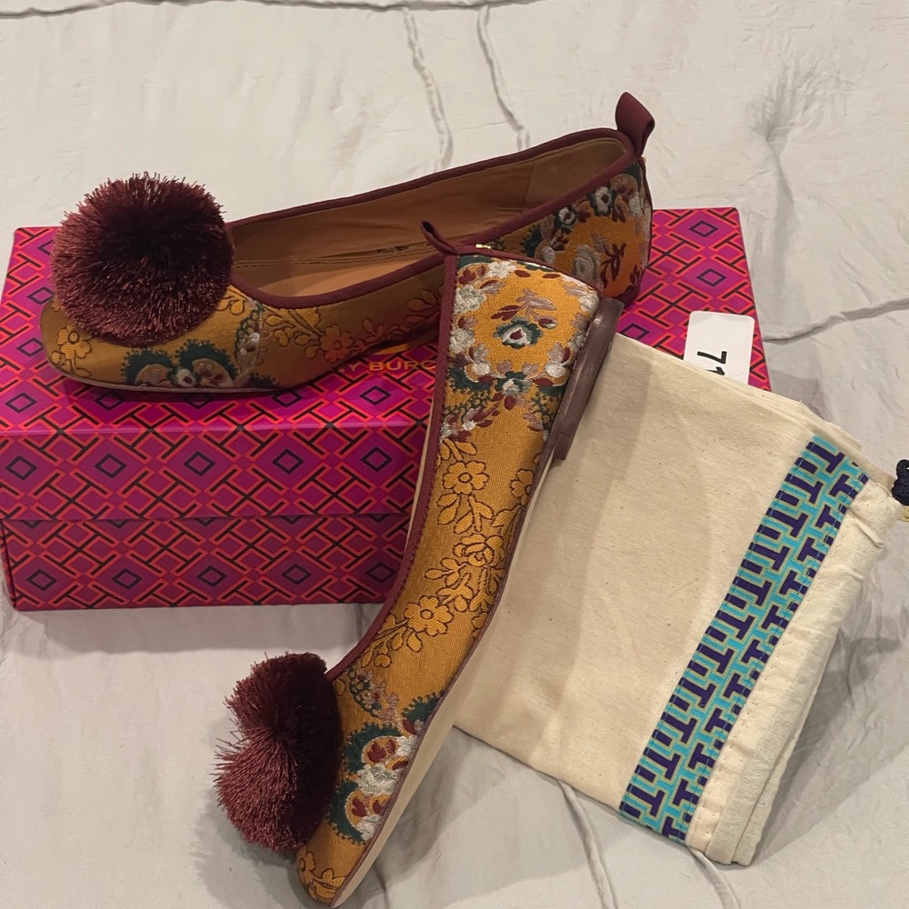 New w Box Pompom Ballet Flat (Women)
TORY BURCH